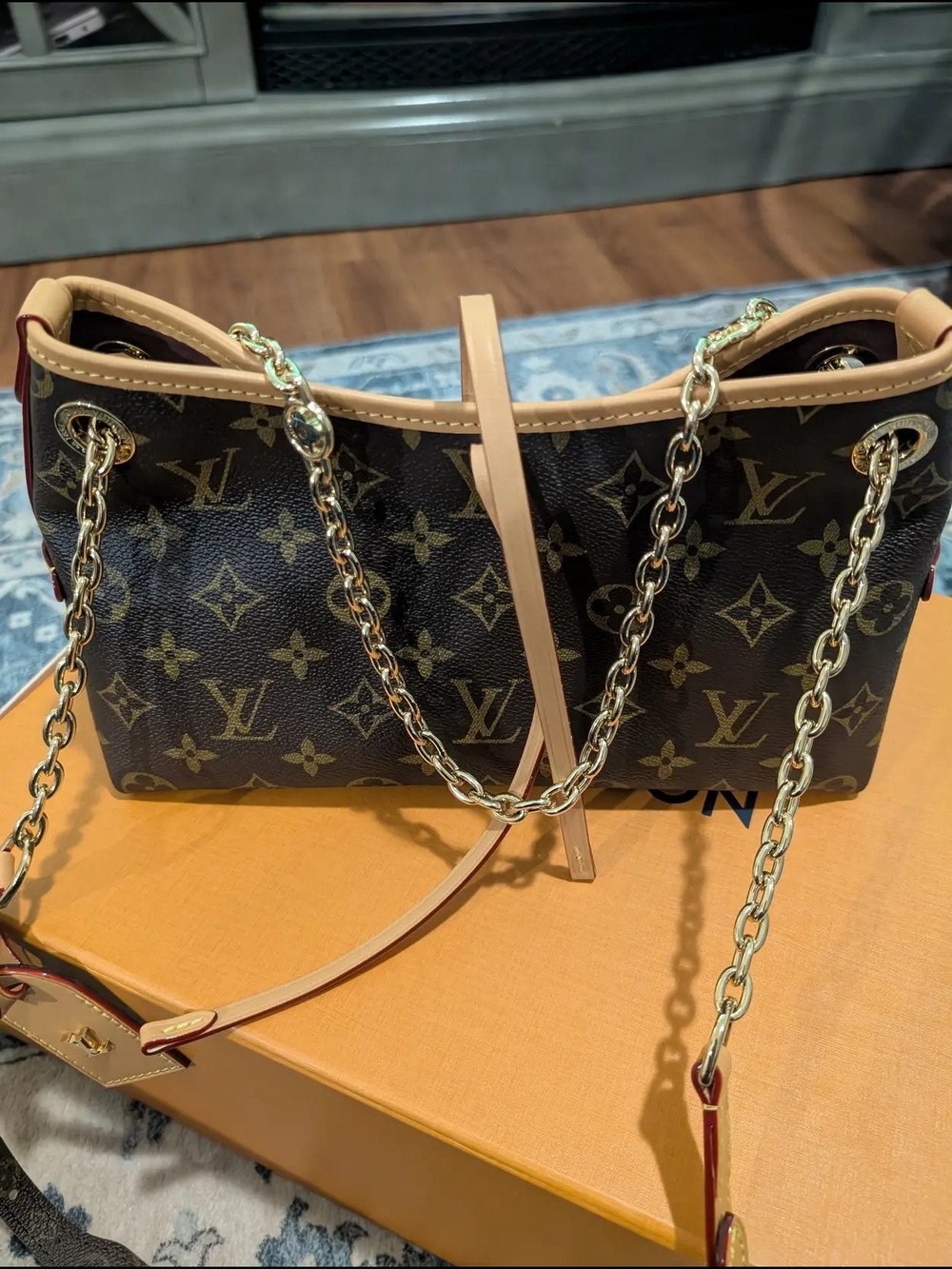 Louis Vuitton CarryAll BB - Picture 3 of 16
